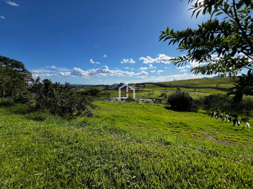 Terreno à venda com 1.196,42 m² - Condomínio Village da Serra - Tremembé/SP