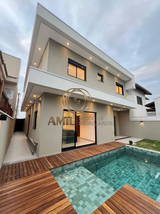Casa de Luxo à Venda em Tremembé-SP: 4 Suítes, 250m², Sustentável e Inteligente no Condomínio Pinhei
