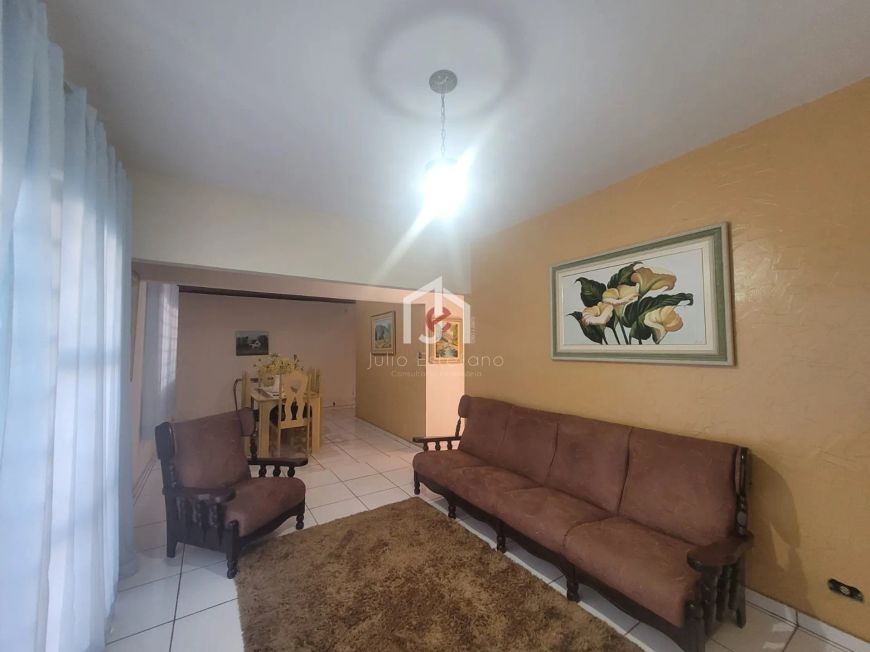Casa com edícula no bairro Loteamento Residencial Flor do Vale no Município de Tremembé.