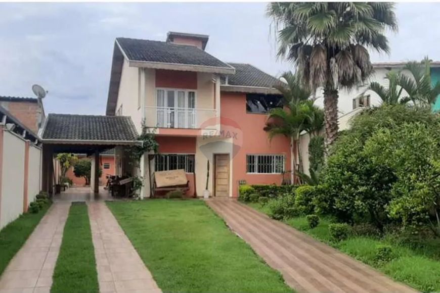 Sobrado á venda com 531 m², com 3 quartos,1 suíte, 3 salas e Área Gourmet completa