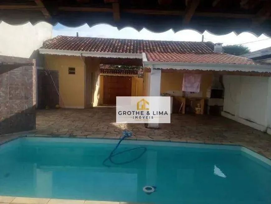 Casa com 3 dormitórios à venda, 178 m²