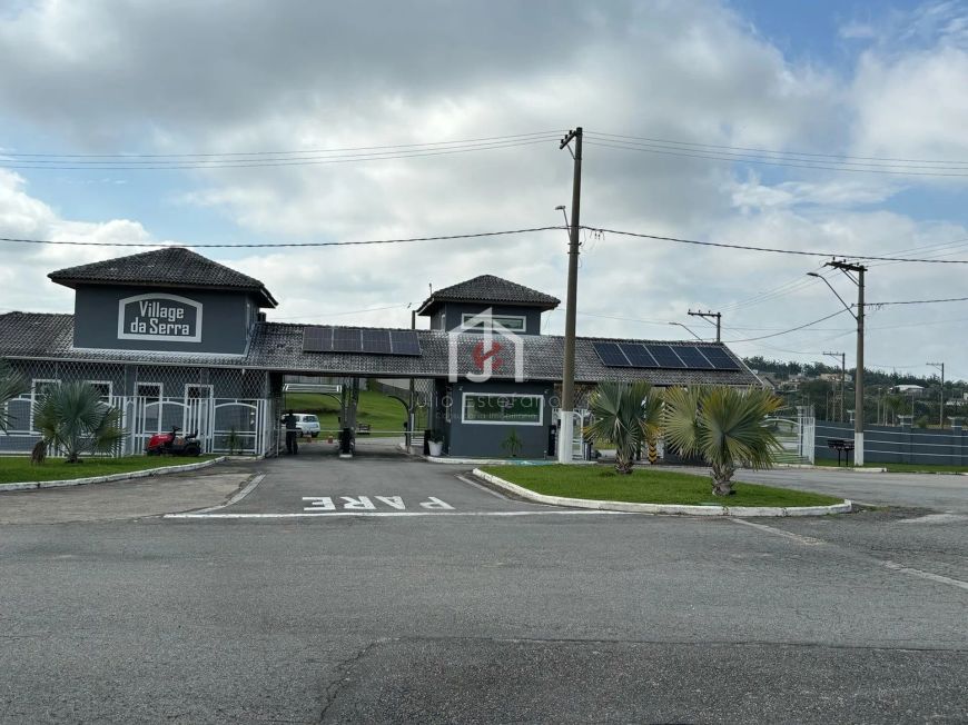 Terreno plano com área de 1.000m² no Condomínio Village da Serra no município de Tremembé.