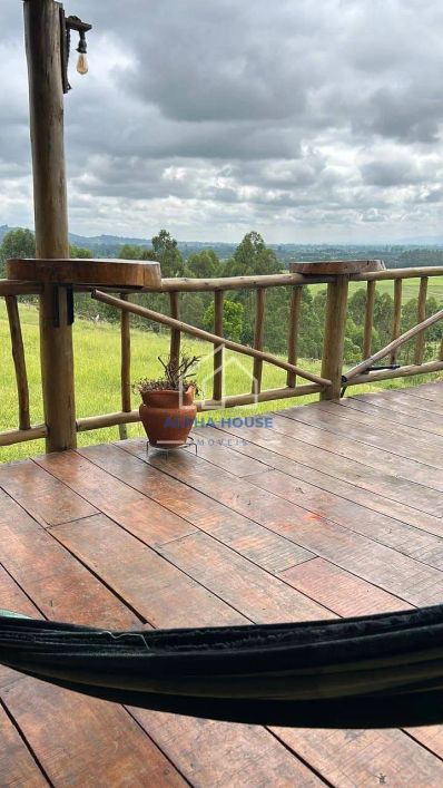 Chácara disponível para venda emTremebé, toda rústica , com Deck e piscina.