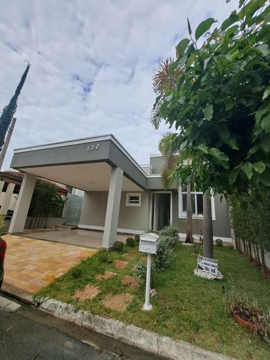 8786Térrea para venda com 275 metros quadrados com 3 quartos