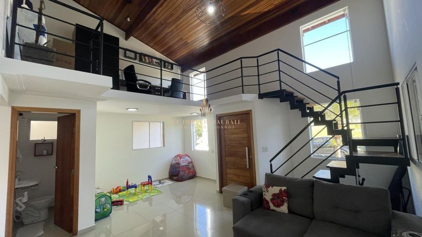 Encantadora Casa em Condomínio com 3 dormitórios e 4 vagas de garagem em Pinheiros de Tremembé.