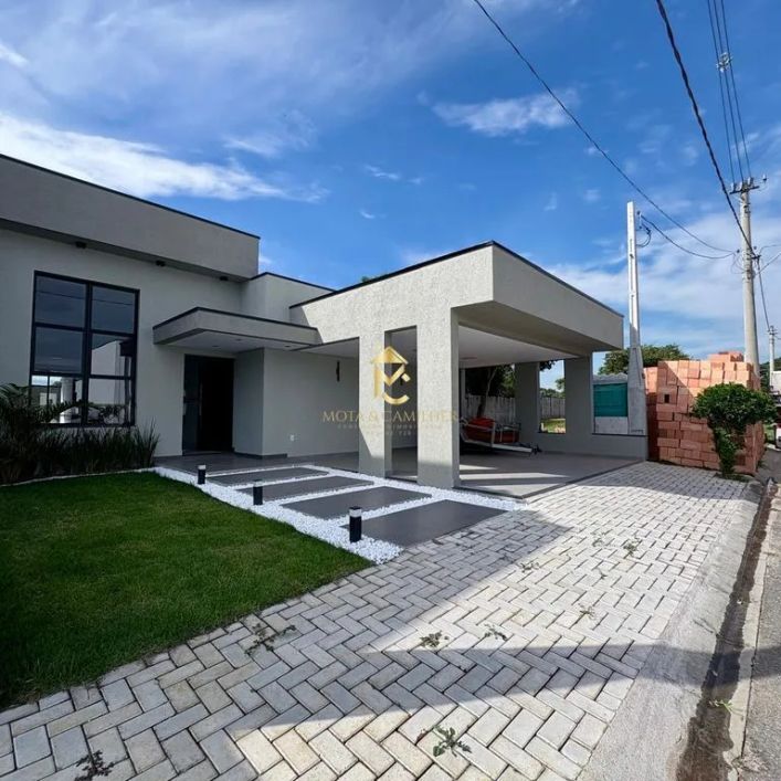 Casa térrea em condomínio com 3 dormitórios e 1 suíte
