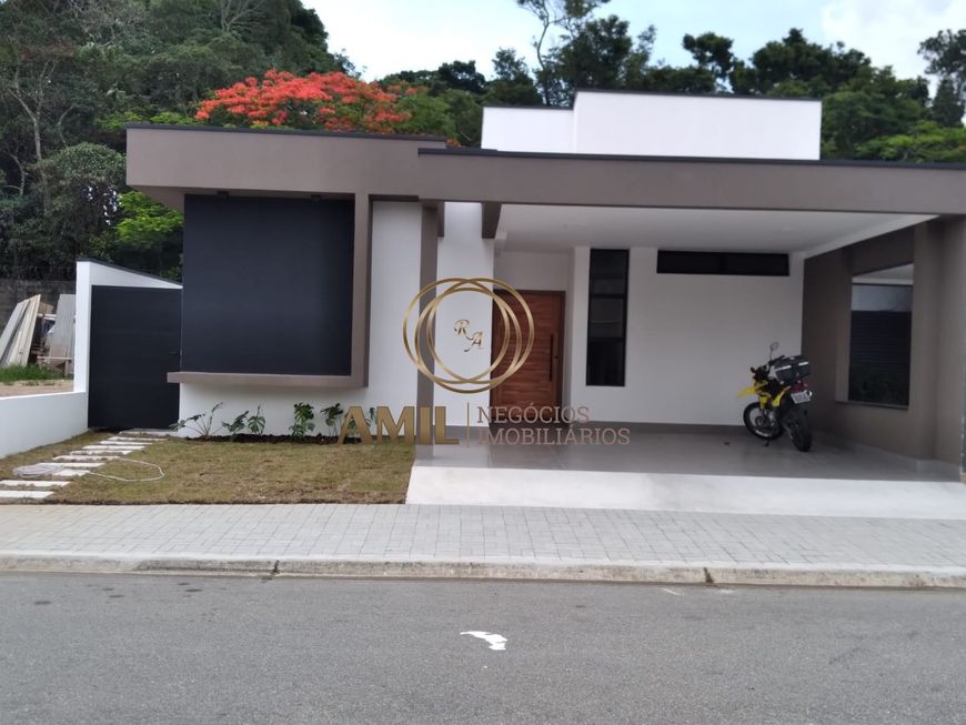 Casa Morada do Visconde / Guedes/ 03 dormitórios com 01 suíte / AC182m² AT256m²/ Tremembé RA AMIL Ne