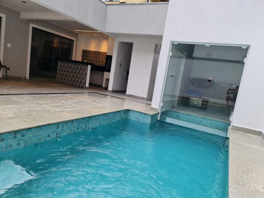 Bela casa para venda no Condomínio Campos do Conde I em Tremembé por R$ 1.400.000,00
