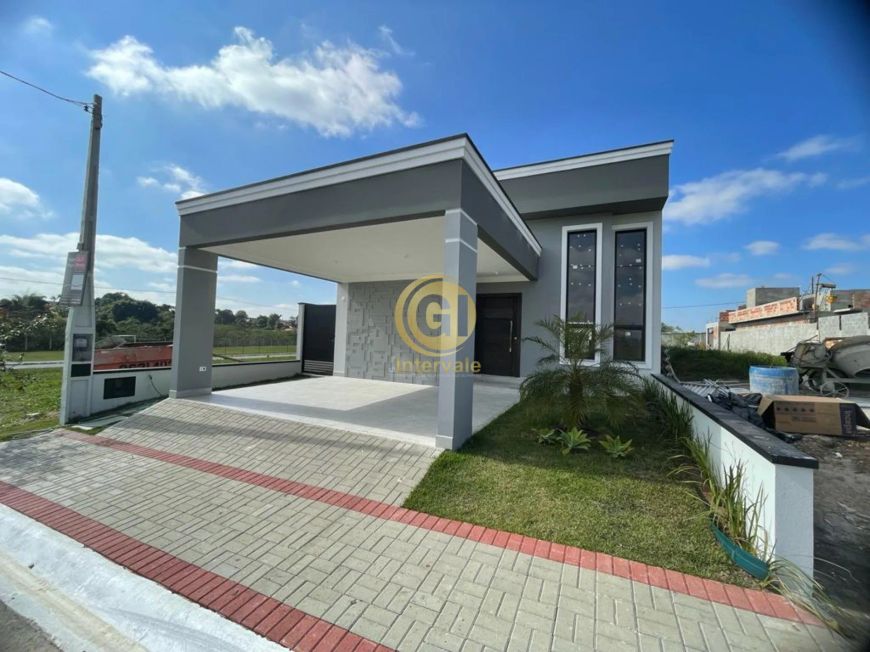 Belíssima casa térrea no condomínio Morada do Visconde em Tremembé