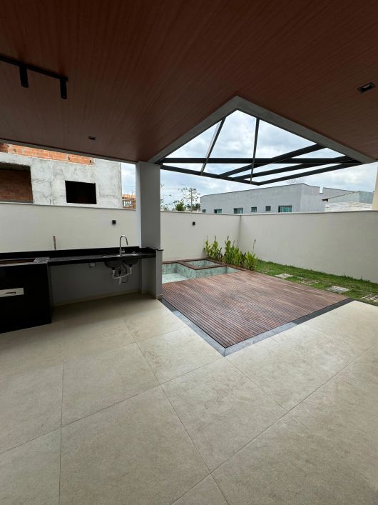 Linda Casa Nova no Cond Jardim do Lago