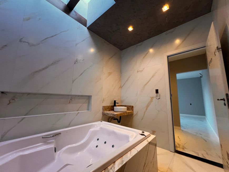 Vendo Casa Duplex no Cond. Jardins do Lago, 4 Suítes, Piscina, Mário Covas