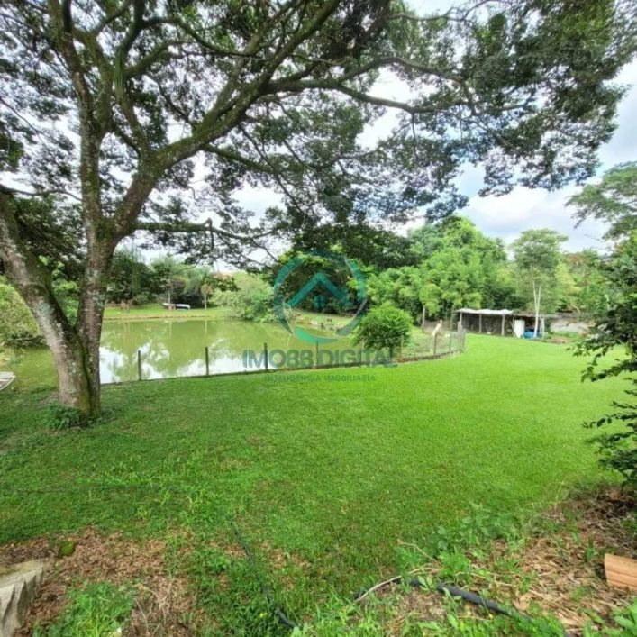 CHACARA NO CENTRO DE TREMEMBE COM LAGO E CASA COM 3 DORMITORIOS
