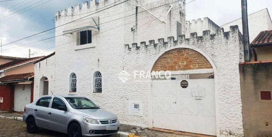 Sobrado com 3 dormitórios à venda, 204,63m² - Centro - Tremembé/SP