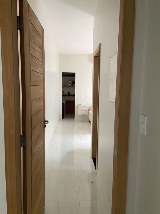 Vende Casa Térrea no Jardins do Lago R$ 1.000.000,00(aceita financiamento)