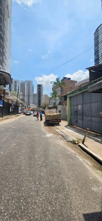 VENDO CASA 266m2 , 4 quartos / 1 suite , garagem , Bairro Marco
