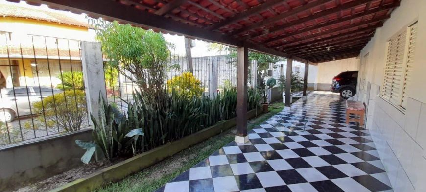 OPORTUNIDADE !!! CASA NO COND ALTOS DE PINHEIRO 400m2 DE ÁREA.