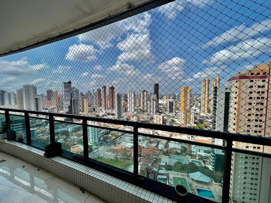Ed. Village Exclusive - andar alto, 4 vagas de garagem.