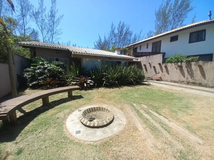 Casa a passos da praia da Barra de Ibiraquera