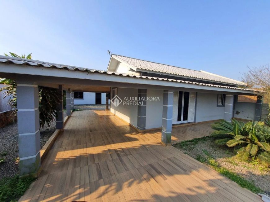 Casa com 4 quartos - Edícula - 3 Vagas de Garagem Cobertas - Boa Vista - Imbituba/SC