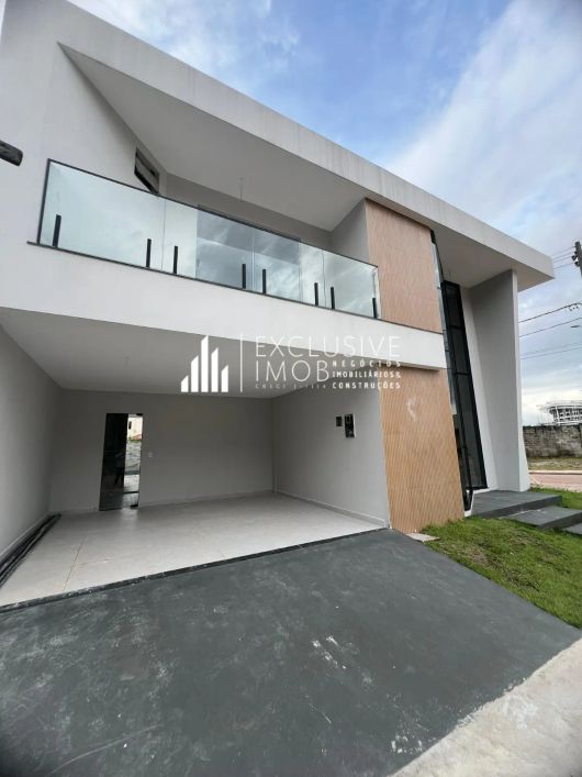 Belíssima Casa de Esquina com 3 suítes, 220m², na Augusto Montenegro.