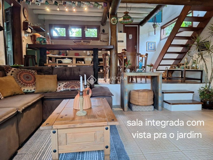 poucos metros da Lagoa Doce