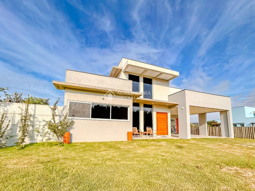 Casa Alto Padrão em Condomino em Ibiraquera.