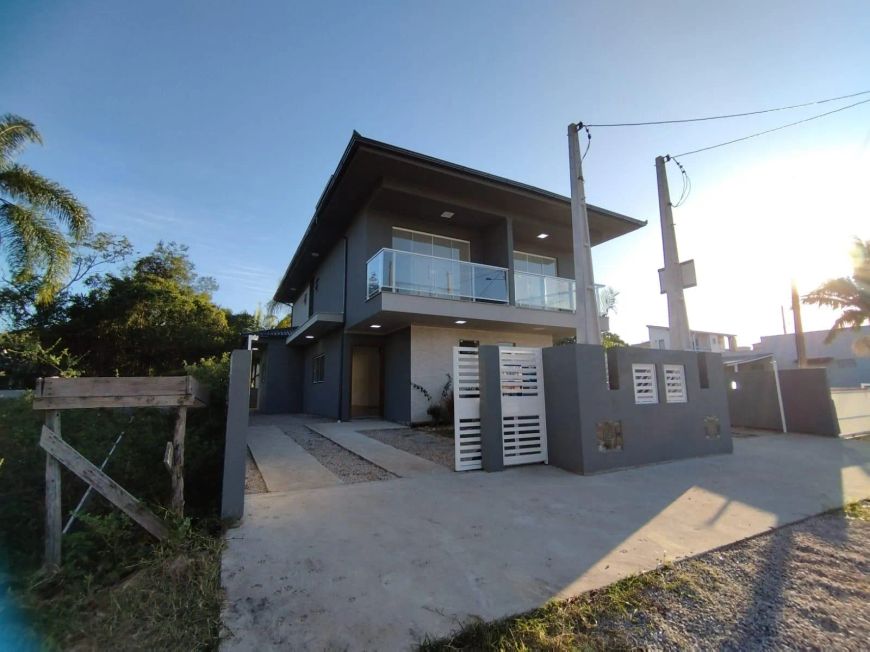 Sobrado para Venda em Imbituba, Alto arroio, 2 dormitórios, 2 suítes, 1 banheiro, 3 vagas