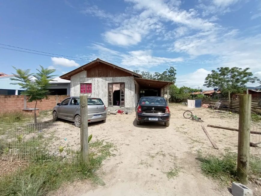 Casa com amplo terreno prox. ao Komprão do Nova Brasília