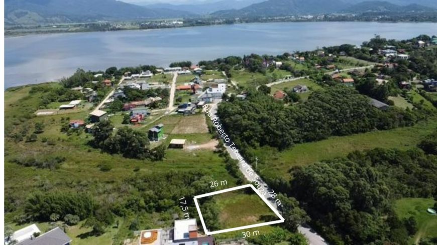 Lindo Terreno próximo a lagoa da Ibiraquera