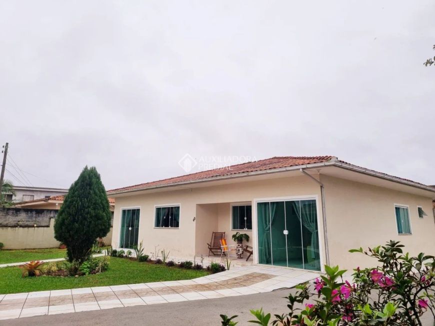 Casa 3 quartos mais uma suíte, garagem coberta e edícula em fase final para escritura terreno 1000m²