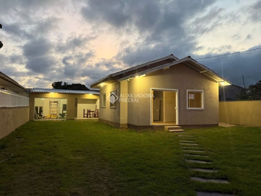 Casa Pronta para Morar em Localização Privilegiada - A 600m da Praia da Vila