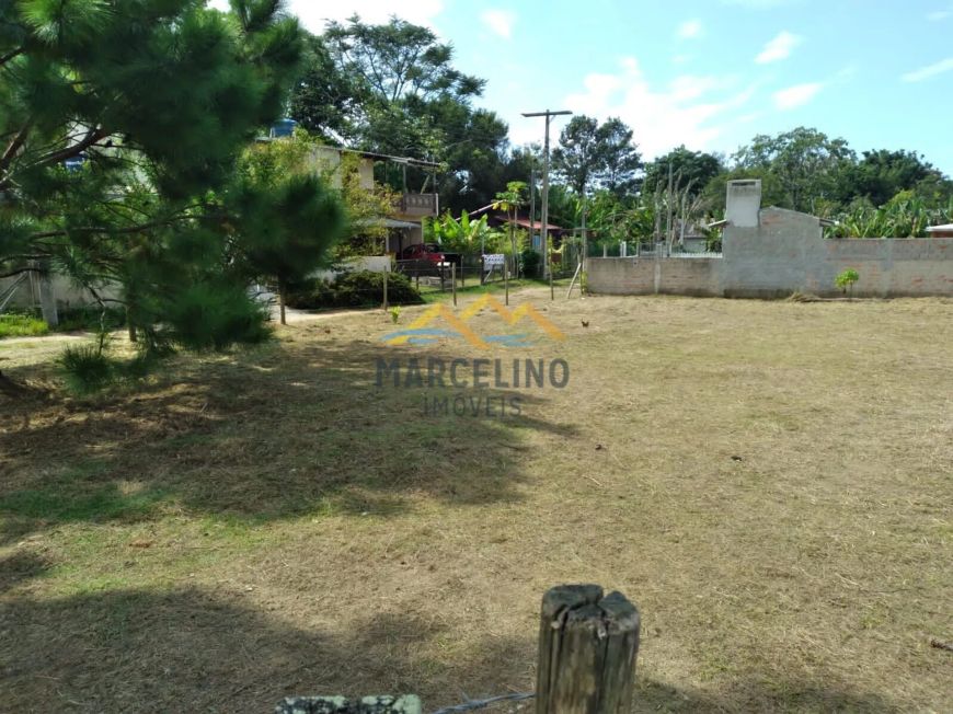 Terreno pertinho da lagoa com 832m²