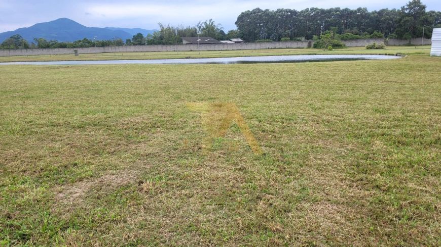 Terreno de 805m² em Condomínio Fechado de Alto Padrão