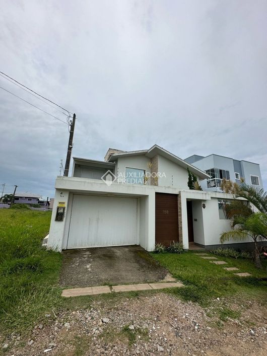 Casa com 3 Dorm. 2 Suítes, 2 Banheiros e Pátio Grande | Village, Imbituba SC