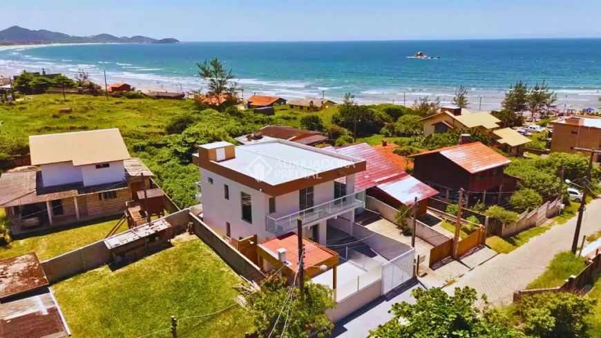 Casa 4 dormitórios na Vila Esperança, Praia da Ribanceira