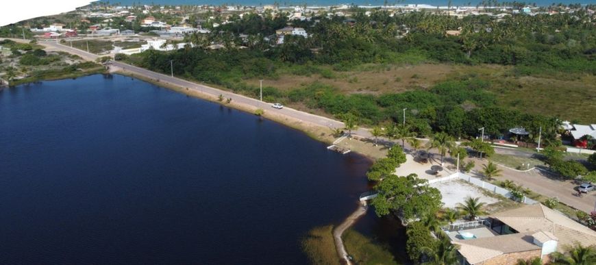 O Terreno para venda possui 600 metros quadrados em Porto Sauípe - Entre Rios - Bahia