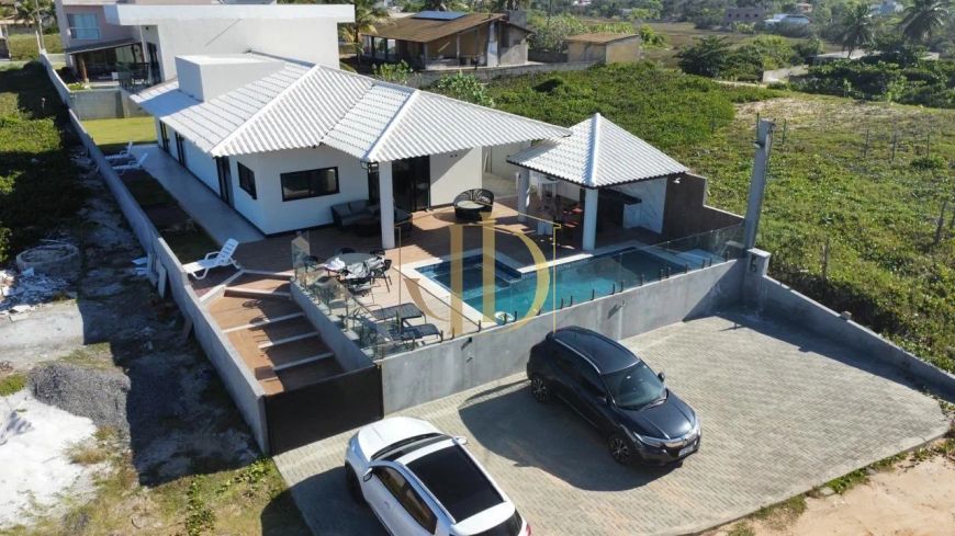 ÁGUAS DE SAUÍPE Vendo excelente casa, 5 suítes, 2 pavimentos, com piscina e jardim, a poucos passos