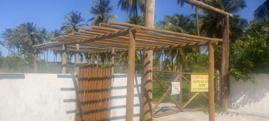Lote para venda possui 240 m² em Porto de Sauípe - Entre Rios - BA frente a praia