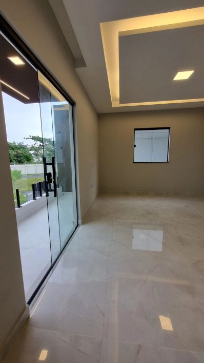 Bacelar Imóveis vende casa duplex no Jardins do Lago, 260m², 4 suítes