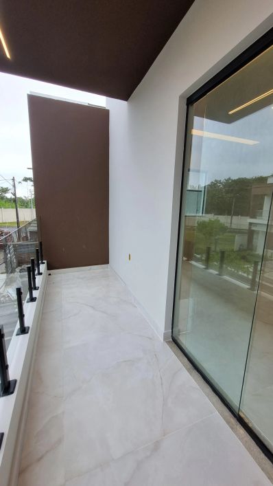 Bacelar Imóveis vende casa duplex no Jardins do Lago, 260m², 4 suítes