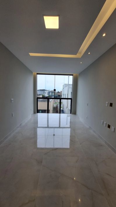 Bacelar Imóveis vende casa duplex no Jardins do Lago, 260m², 4 suítes