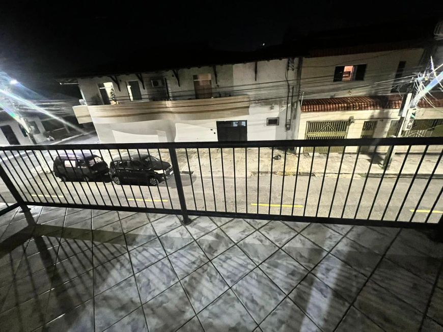 PREDIO Á VENDA COM QUATRO APARTAMENTOS.