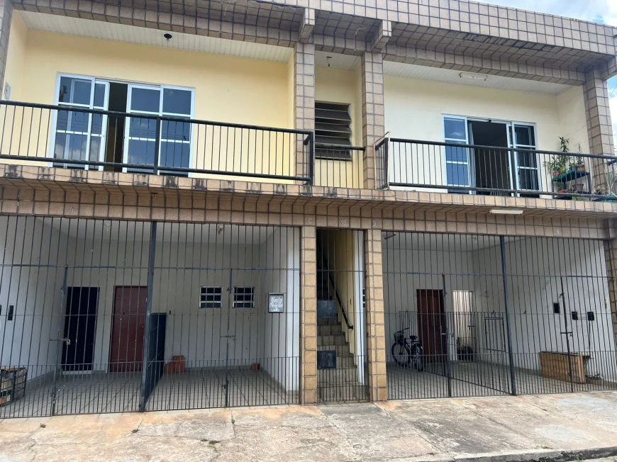 PREDIO Á VENDA COM QUATRO APARTAMENTOS.