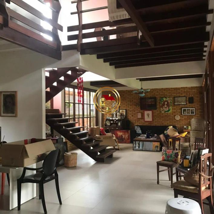 Condomínio Alto de Pinheiros, 300m², 3 quartos sendo 1 suíte, 1 vaga, Pratinha