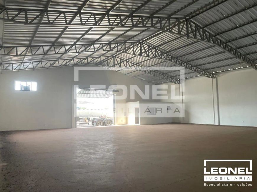 Galpão localizado no Distrito Industrial, em Jardinópolis, com fácil acesso para a Rodovia Dr. Arthu