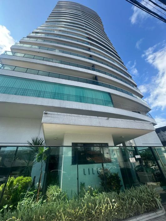 Luxuoso apartamento de 186m2 . 3 Suítes , 2 vagas . Nascente . Andar Alto . Umarizal
