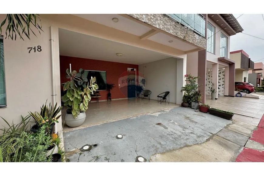 CASA COM 4 QUARTOS A VENDA