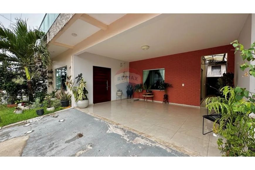 CASA COM 4 QUARTOS A VENDA