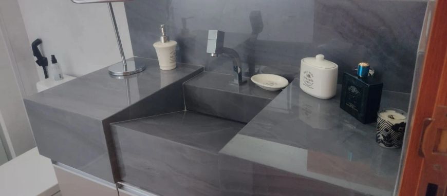 Lindo apartamento acabamento de primeira linha, sendo 3 amplas suítes e 2 vagas de garagem