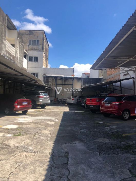 Terreno com prédio residencial na Campina